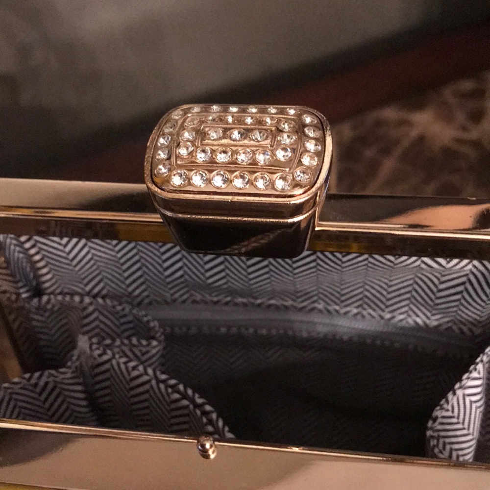 🆕 Beautiful unique Vegan leather purse. - Picture 7 of 8
